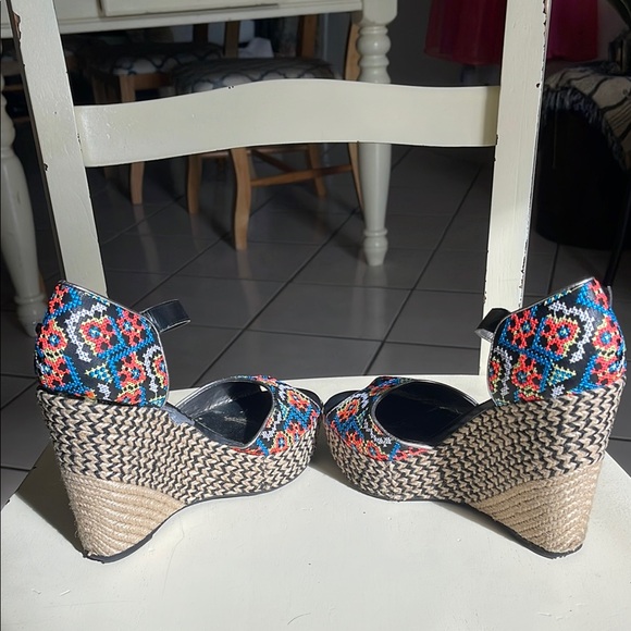 CIRCUS Sam Edelman Black and Multicolor Wedge Sandals Size 6.5 - Picture 3 of 7